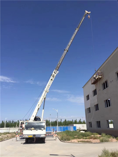 合水县“轻装强干”—— 吊车的 “轻量化臂架” 技术